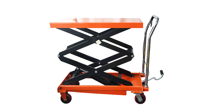 油圧昇降テーブルを操作する前にどのような確認を行う必要がありますか?